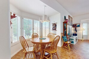 Dining - Expansive home with fireplace, heated pool & and spa in backyard haven (Indio)