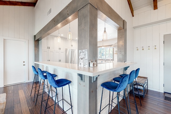 Interior - Charming home with full kitchen, fireplace, grill, & viewing deck (Idyllwild)