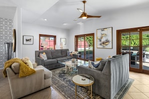 Smart TV, books - Stylish, dog-friendly home with private pool, pool spa, enclosed yard & grill (Palm Springs)