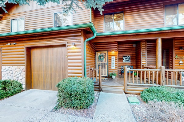 Exterior detail - Two-story cabin with furnished decks, fireplace, washer/dryer, & central AC (Pinetop)