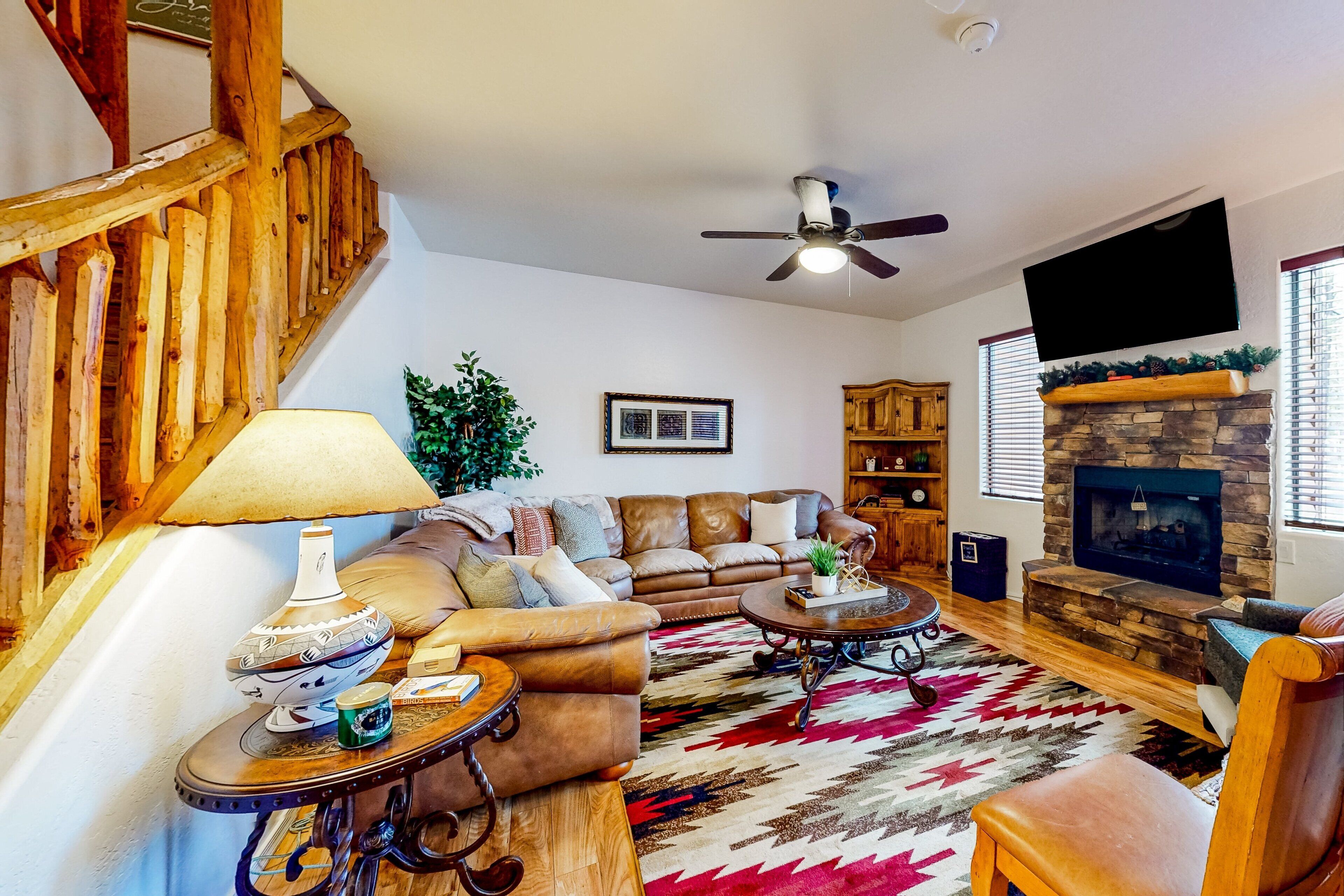 Smart TV, fireplace