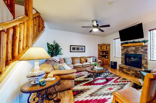 Two-story cabin with furnished decks, fireplace, washer/dryer, & central AC