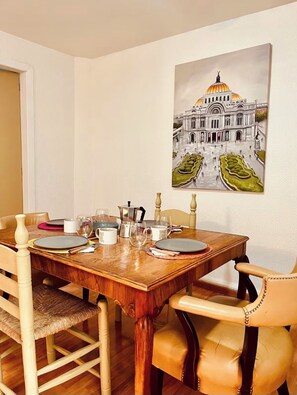 Dining - Centrally located and walkable CDMX, everything within walking distance. (Ciudad de México)