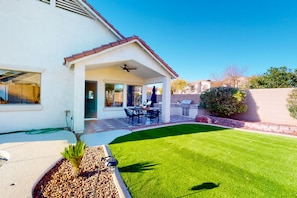 Outdoor dining - Power Ranch home with private pool, outdoor areas & a park across the street (Gilbert)
