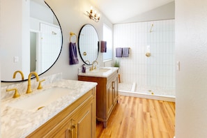 Shower, hair dryer, towels - Power Ranch home with private pool, outdoor areas & a park across the street (Gilbert)