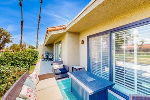 Terrace/patio - Palm Desert Resorter | New Furnishings | 20 Pools, Championship Golf (Palm Desert)
