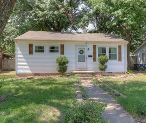 Exterior -  Nice 2bed for mid term. Close to Joplin hospitals. Utilities and wifi included. (Joplin)