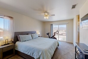 4 Schlafzimmer, Schreibtisch, Bügeleisen/Bügelbrett, Reisekinderbett