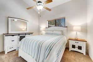 3 chambres, fer et planche à repasser, Wi-Fi gratuit, draps fournis