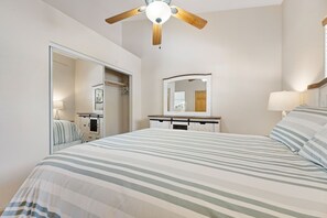 3 bedrooms, iron/ironing board, free WiFi, bed sheets - Peaceful retreat with covered porch, washer/dryer - golf/hiking (Pinetop)