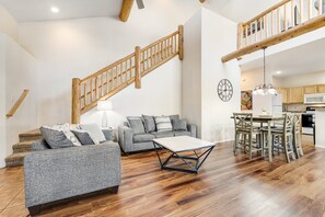 Smart TV - Peaceful retreat with covered porch, washer/dryer - golf/hiking (Pinetop)