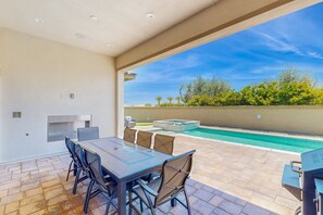 Outdoor dining - The Dream Weaver | House in La Quinta with a private pool and hot tub (La Quinta)