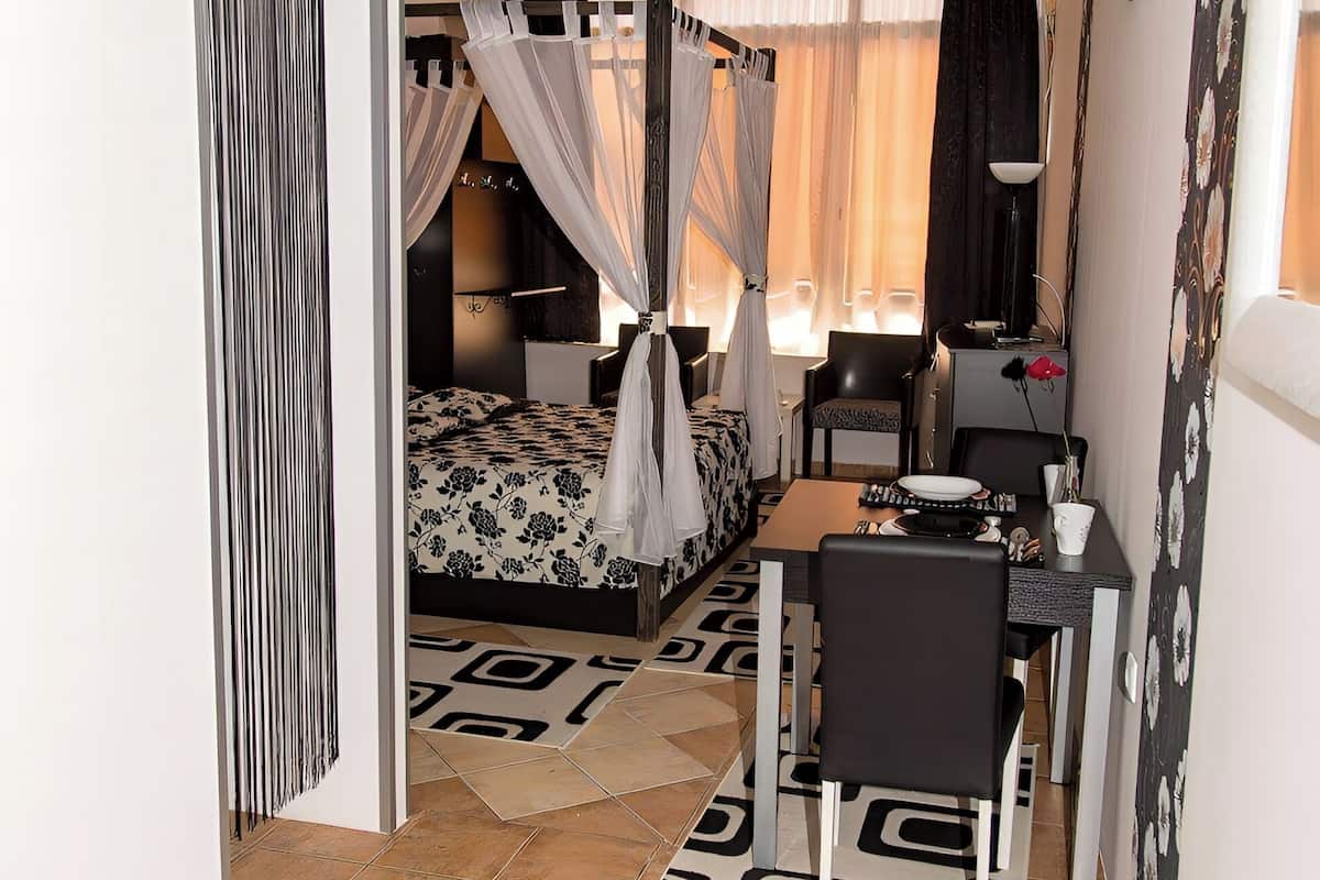 In-room safe, desk, blackout drapes, soundproofing