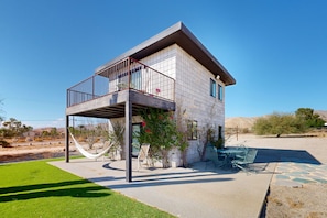 Exterior - Saguaro Gardens desert retreat on 5 acres with pool, pool spa, & casita (Desert Hot Springs)