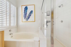 Shower, hair dryer, towels - La Quinta Living: Relax by the Pool, Play Under the Sun, and Repeat the Fun. (La Quinta)