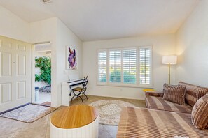 Smart TV, fireplace - La Quinta Living: Relax by the Pool, Play Under the Sun, and Repeat the Fun. (La Quinta)