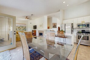 Dining - La Quinta Living: Relax by the Pool, Play Under the Sun, and Repeat the Fun. (La Quinta)