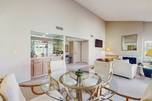 Dining - Cozy Dog-Friendly Condo, Shared Pool/Hot Tub, Near Golf Courses & National Park (Palm Desert)