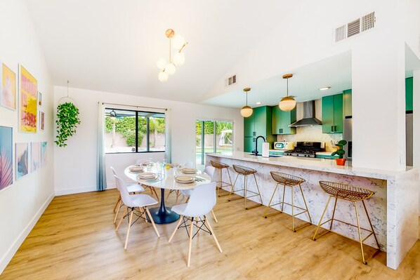 Dining - Dog-friendly desert dream with a private pool, pool spa, & putting green (Palm Springs)