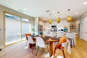 Dining - Brand new mountain view home with pool, hot tub, & kitchen - center of PGA West (La Quinta)