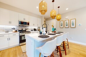 Fridge, microwave, oven, stovetop - Brand new mountain view home with pool, hot tub, & kitchen - center of PGA West (La Quinta)