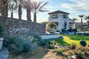 Property grounds - Brand new mountain view home with pool, hot tub, & kitchen - center of PGA West (La Quinta)