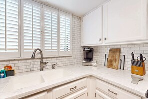 Interior - Chic condo close to Old Town with shared pool & hot tub, private washer/dryer (Scottsdale)