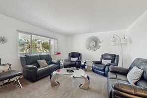 Smart TV - Mountain View Condo Close to Downtown with Balcony & Shared Pool/Spa/Tennis (Palm Springs)