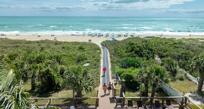 Westgate resort. Cocoa beach Deluxe Suite. On the Beach!