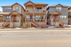 Exterior - Desert studio with mountain views, full kitchen, and modern decorations (Flagstaff)