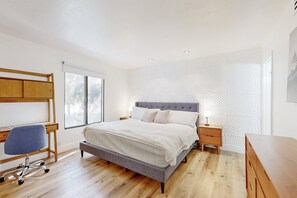 2 bedrooms, desk, iron/ironing board, free WiFi