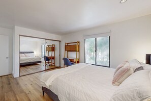 2 Schlafzimmer, Schreibtisch, Bügeleisen/Bügelbrett, kostenloses WLAN
