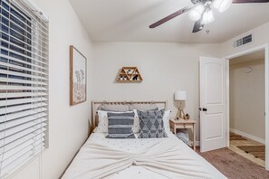 4 habitaciones, escritorio, wifi gratis y ropa de cama