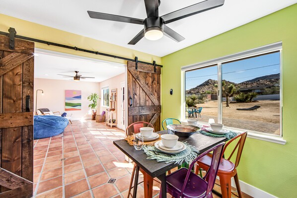Dining - Centrally located dog-friendly desert home with swing set, books & enclosed yard (Joshua Tree)