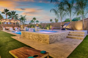 A heated pool - Modern paradise with private pool, firepit, putting green, game room & AC (Scottsdale)
