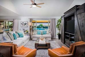 Smart TV, DVD player, table football, books - Modern paradise with private pool, firepit, putting green, game room & AC (Scottsdale)
