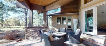 Elegant Flagstaff Golf Club estate with exquisite views, fireplace