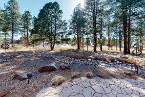 Property grounds - Elegant Flagstaff Golf Club estate with exquisite views, fireplace (Flagstaff)