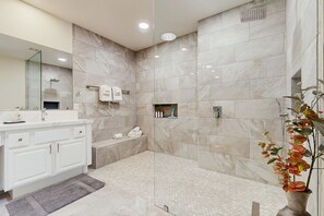 Shower, hair dryer, towels - Spectacular lakefront & mountain views on the Pete Dye Dunes Golf Course (La Quinta)