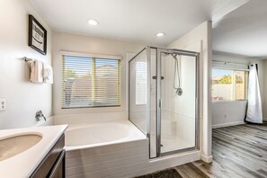 Shower, hair dryer, towels - Modern home near lake with private pool, fenced yard & W/D - dog-friendly (Indio)