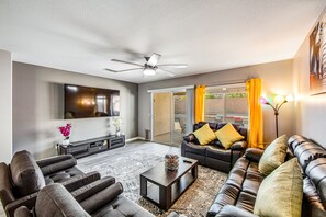 Smart TV, table football - Modern home near lake with private pool, fenced yard & W/D - dog-friendly (Indio)