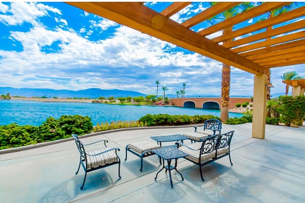 Outdoor dining - Modern home near lake with private pool, fenced yard & W/D - dog-friendly (Indio)