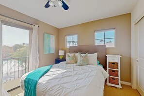 3 bedrooms, iron/ironing board, free WiFi, bed sheets - Two story home w/ patio, grill, mountain views & community saltwater pool (La Quinta)