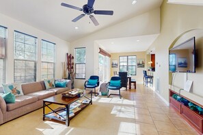 Smart TV - Two story home w/ patio, grill, mountain views & community saltwater pool (La Quinta)