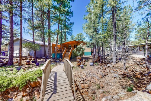 Amazing dog-friendly home with fireplace, kitchen, gas grill, & wood stove
