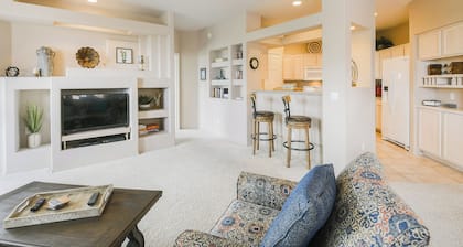 Mountain-view condo with incredible sunset views, pool, hot tub & grill