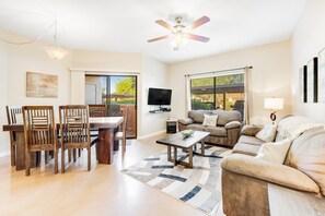 Smart TV, books - Dog-friendly ground-floor condo with patio, pool, hot tub & gym (Phoenix)