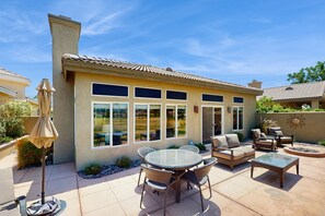 Outdoor dining - Desert Vibes, Festival Nights, and Poolside Delights! Close to Coachella (Indio)