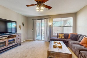 Smart TV - Home in gated community with private pool near sports - great location in Peoria (Peoria)