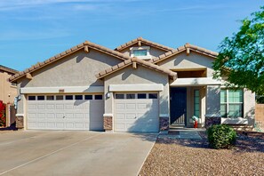 Exterior - Home in gated community with private pool near sports - great location in Peoria (Peoria)